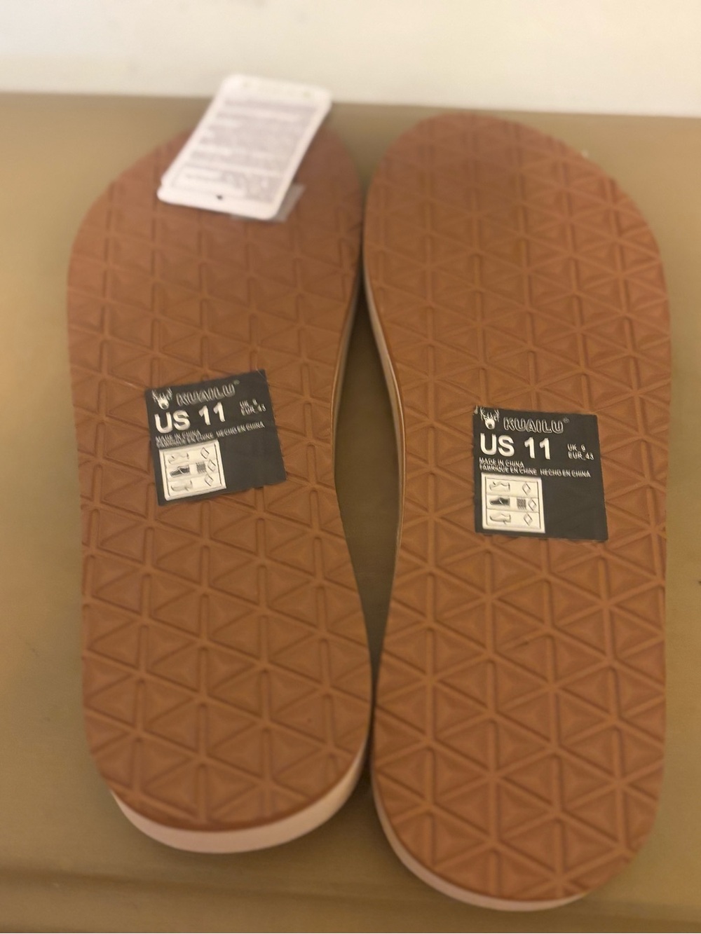 NWT Women’s Beige Flip-Flop Sandals with Soft Fabric Straps - Picture 6 of 8